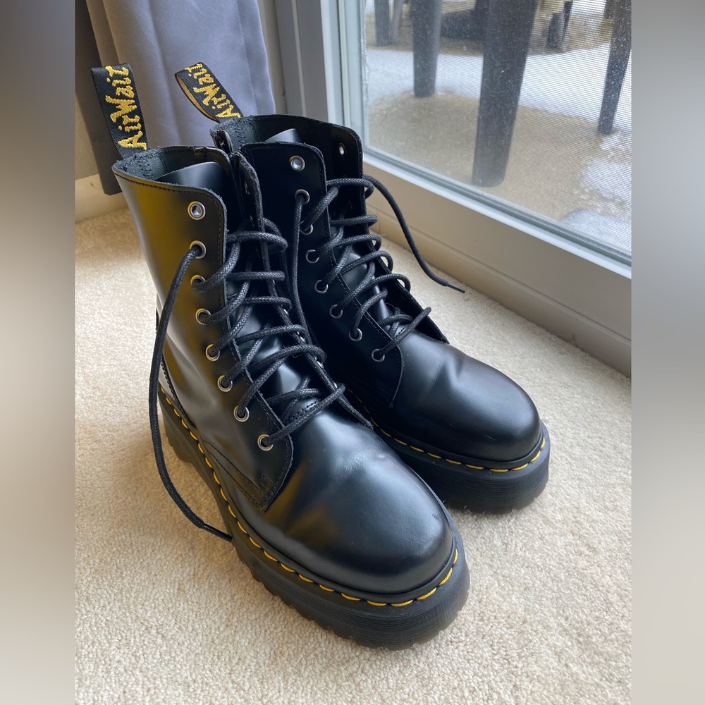 Size 8 black Dr. Martens Jadon platform boots